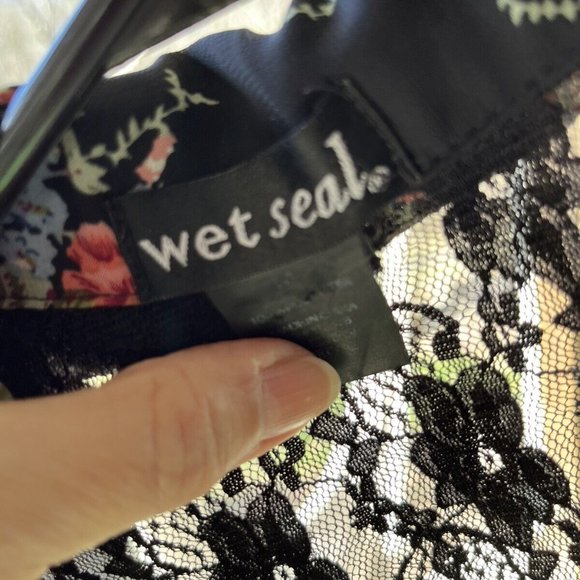 Wet Seal Women's Size M Sheer quarter length sleeve-Neck Black Floral Blouse - Picture 8 of 10